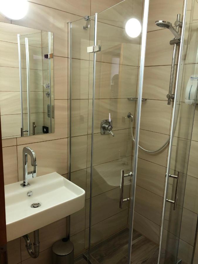 Ec Hotel 埃尔欣根 外观 照片